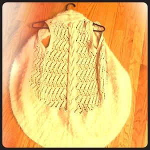 Long sleeveless knitted sweater